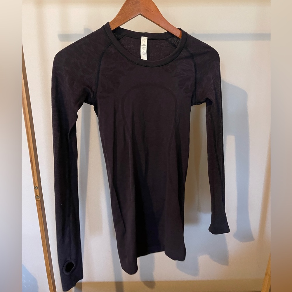 Lululemon black long sleeve size 2 top.